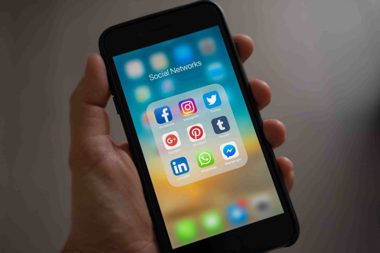 oprostete-si-jivota-s-tezi-zaduljitelni-aksesoari-za-mobilni-telefoni